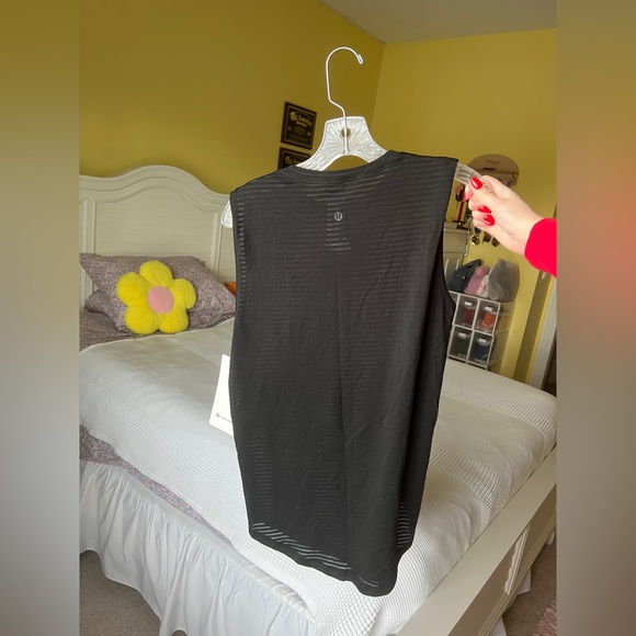 NWT - Lululemon - ‘Brunswick Muscle Tank *Sheer Stripe’ - Black - Size 4 - Picture 7 of 9